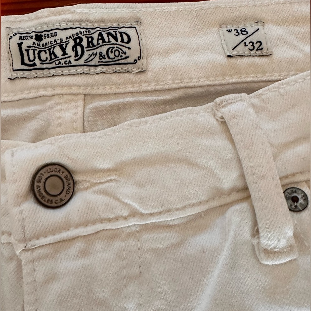 Like NEW Lucky Jeans - Picture 7 of 7